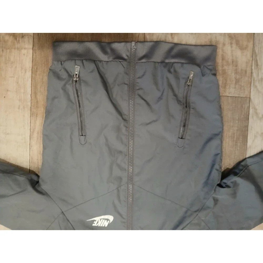 Nike Windrunner Boys Gray Hooded Windbreaker Jacket Size M (5-6Y) Mesh Lined